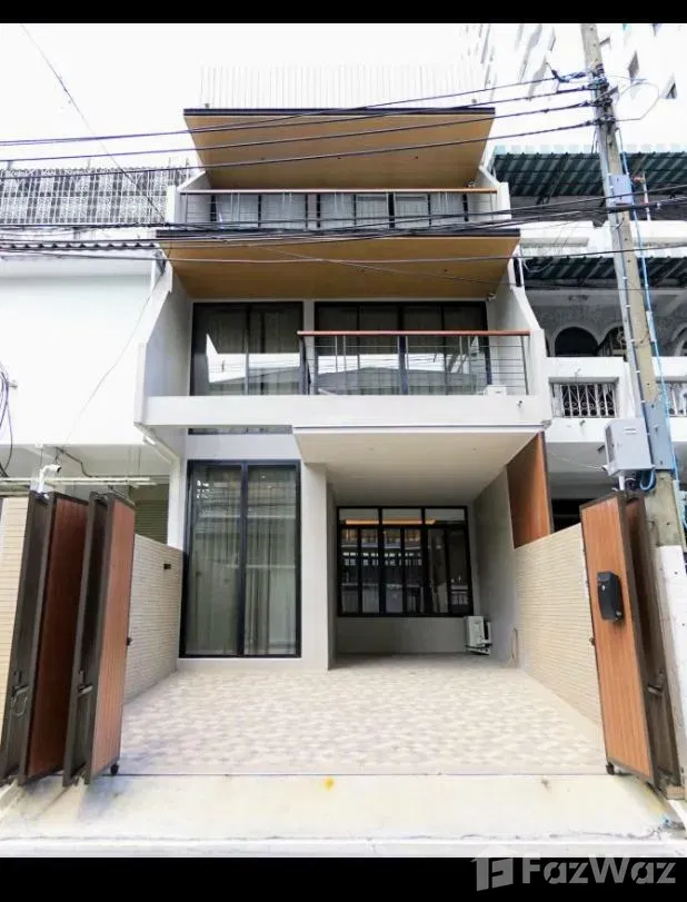 รูป ทาวน์เฮ้าส์ให้เช่า 5 ห้องนอน ใน คลองเตย, กรุงเทพมหานคร 404033 - รูปที่ 2/13