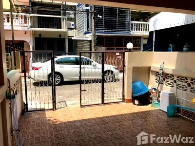 Townhouses for sale Outer Sukhumvit : 2 Bedroom Townhouse for sale in Phra Khanong Nuea, Bangkok  623454