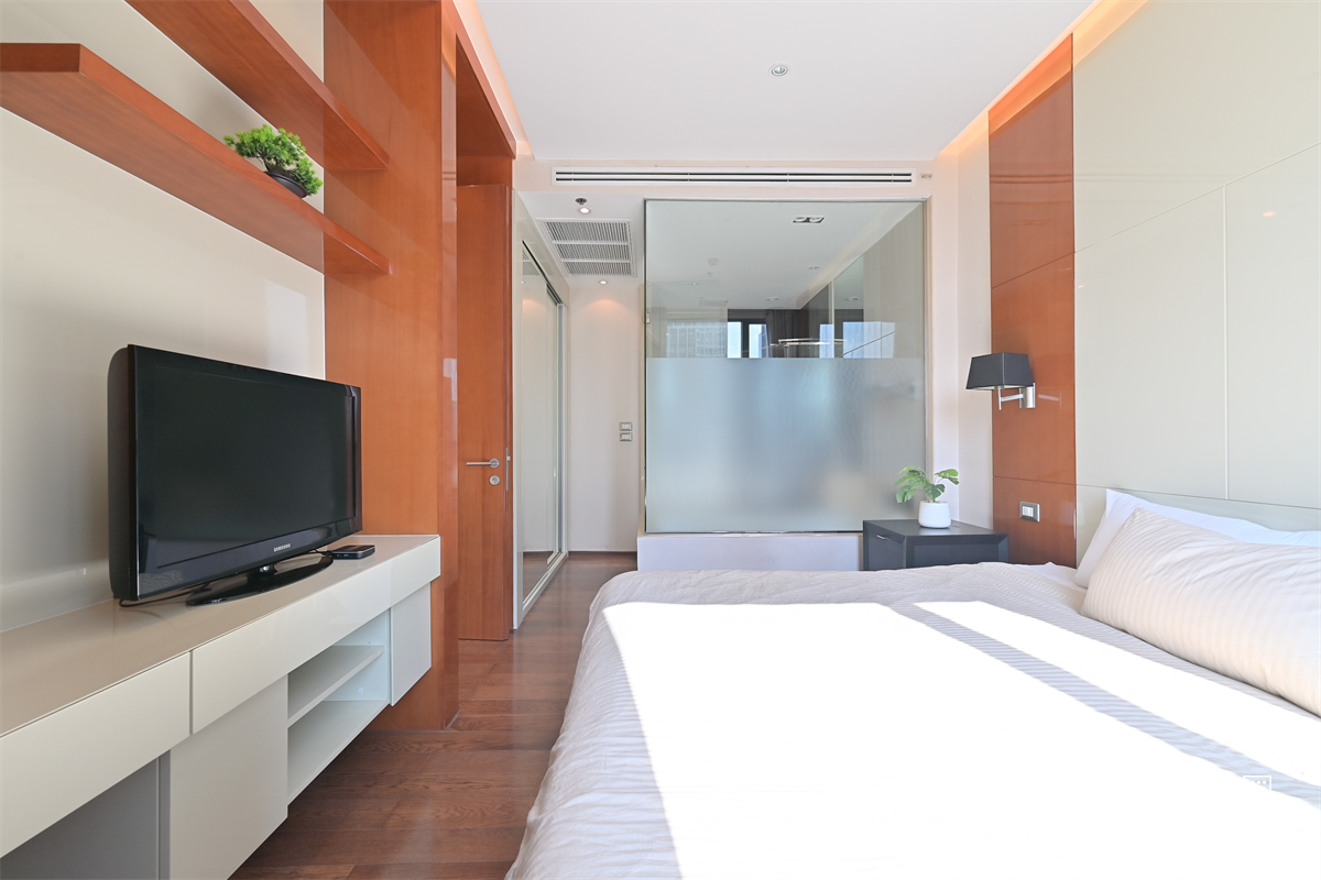 picture The Address Sukhumvit 28 near BTS Phrom Phong Move-in Ready, Just Bring Your Stuff - 5/10