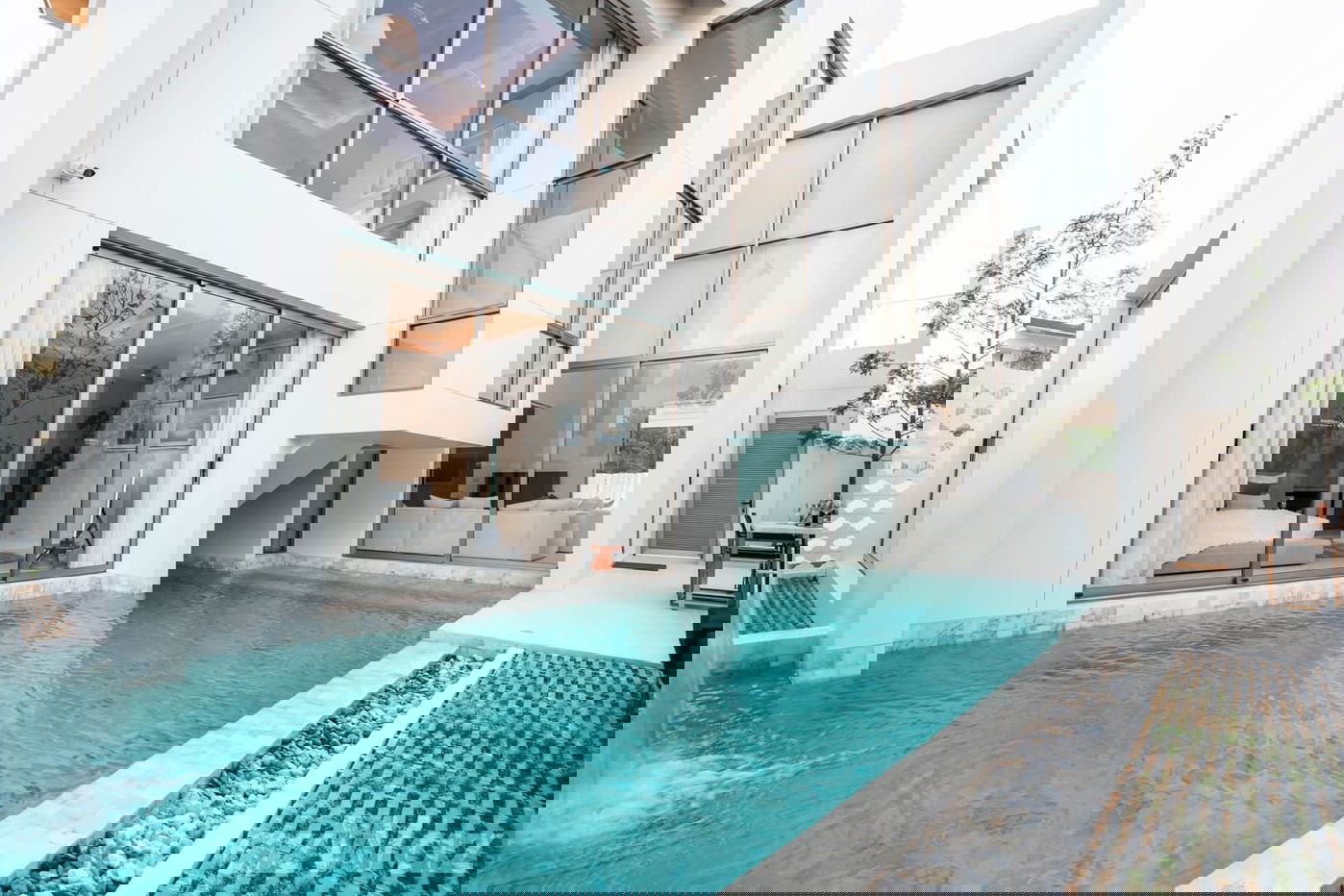 รูป บ้านเดี่ยวให้เช่า 4 ห้องนอน ในโครงการ ลักซ์ไพร์ด บาย วัลญา วิลล่า 5680332 - รูปที่ 1/7