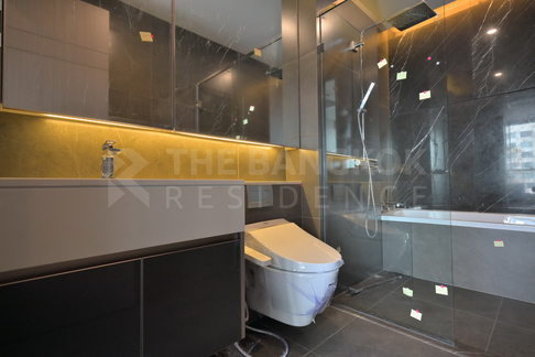 THE ESSE at SINGHA COMPLEX near MRT Phetchaburi Station Location Near Employment, Surrounded by Lifestyles