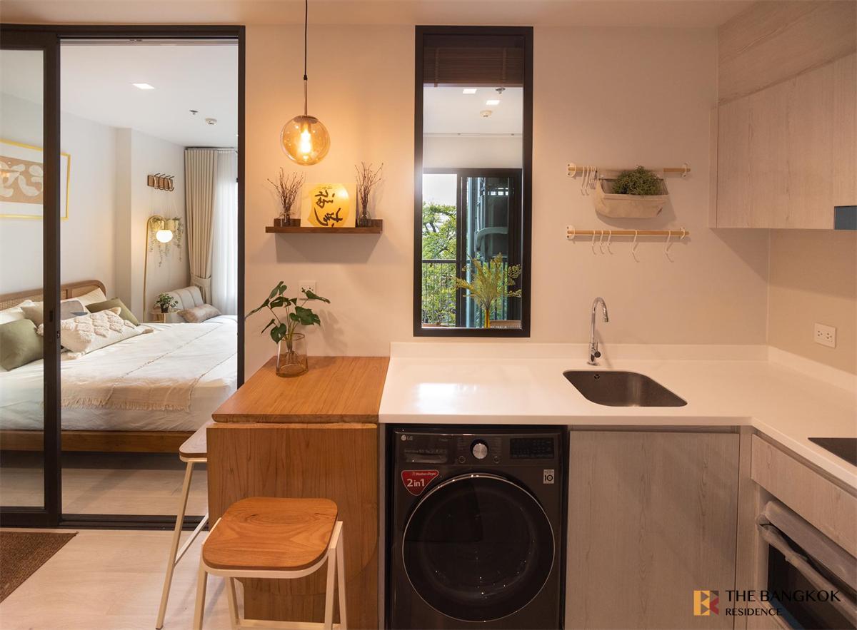 picture Life One Wireless  Condo in CBD, Below Market Price - 8/10