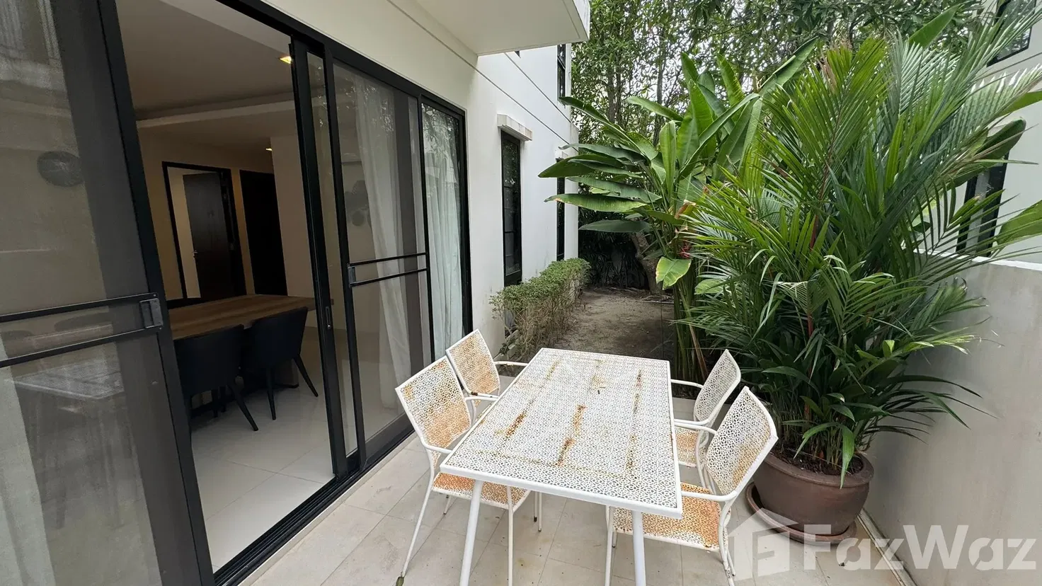 picture Contemporary 5-Bedroom Laguna Park Townhouse with Private Gr 5716928 - 7/28