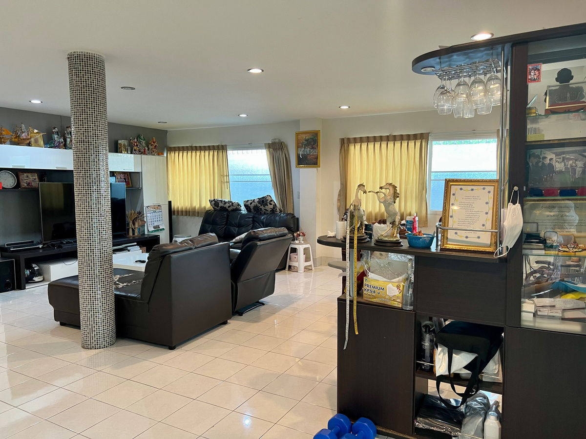 picture For Sale: 3-Storey Detached House on Prime Sukonthasawat Road with Expansive Garden Space – Ideal for Large Families, - 10/37