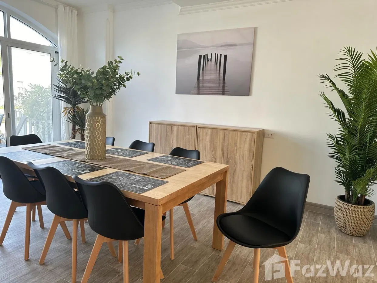 picture A beautiful 4-bedroom townhouse with a stunning lake view 5685493 - 30/35