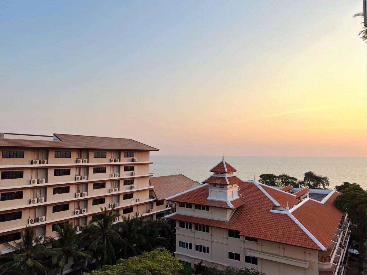 picture Condo for sale in a prime beachfront location, foreign ownership, at a great price. Interested? Call 0816835841. - 11/12