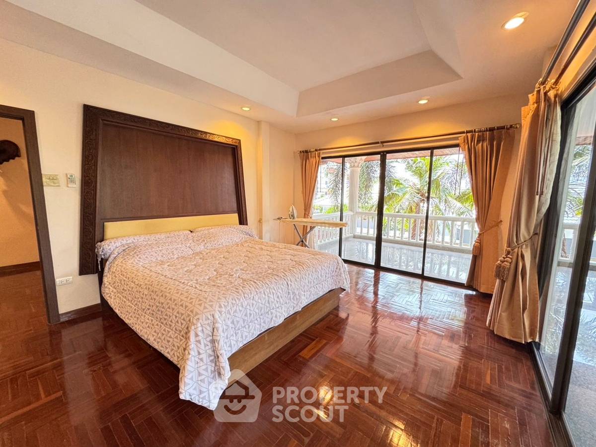 picture 3-BR House at Eakmongkol Village 1 close to Pattaya (ID 2137967) - 10/29