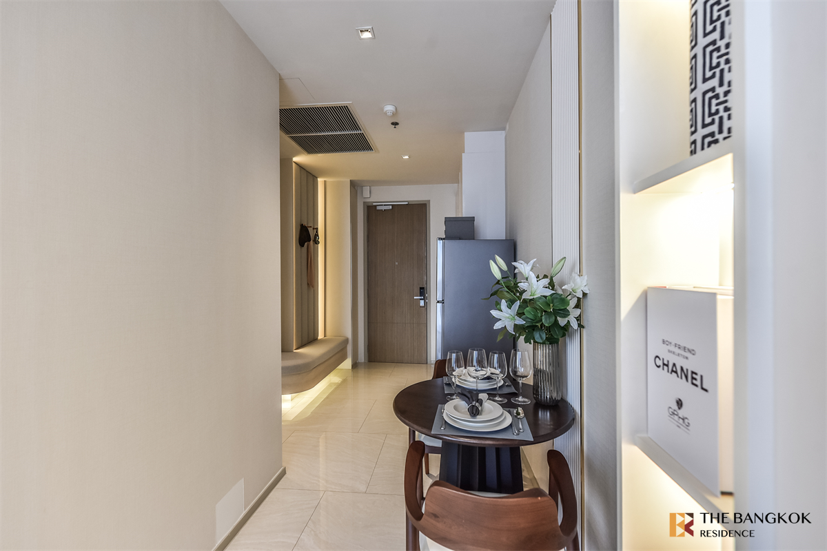 picture Book quickly before the room is gone!! Ashton Silom near BTS Chong Nonsi - 7/10