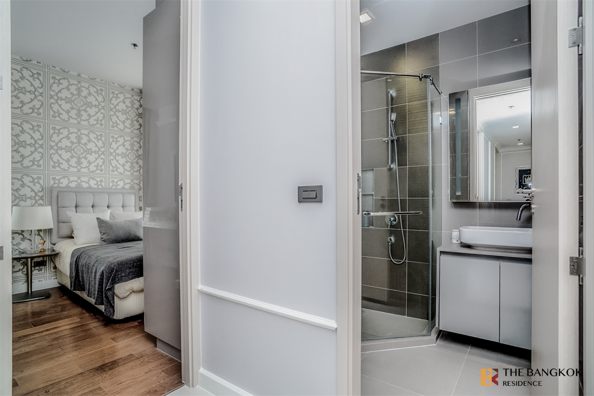 picture M Phayathai Luxuriously Elevated Unit near Airport Rail Link Phaya Thai Station - 2/9