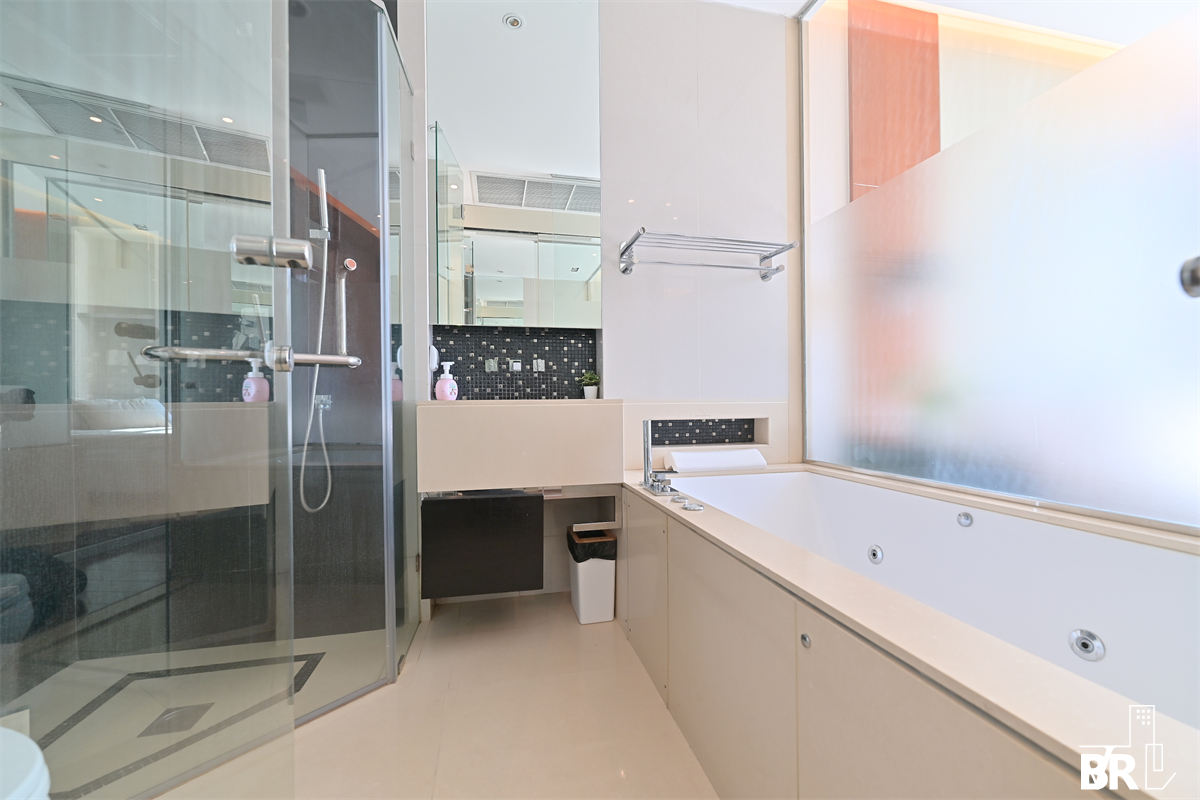 picture The Address Sukhumvit 28 near BTS Phrom Phong Move-in Ready, Just Bring Your Stuff - 2/10