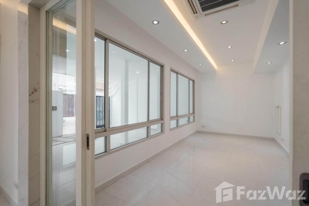 picture 4 Bedroom Townhouse for sale in Khlong Toei Nuea, Bangkok  5605767 - 16/16