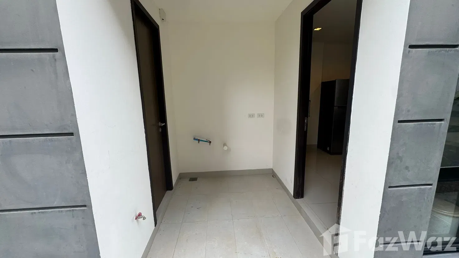 picture Contemporary 5-Bedroom Laguna Park Townhouse with Private Gr 5716928 - 15/28
