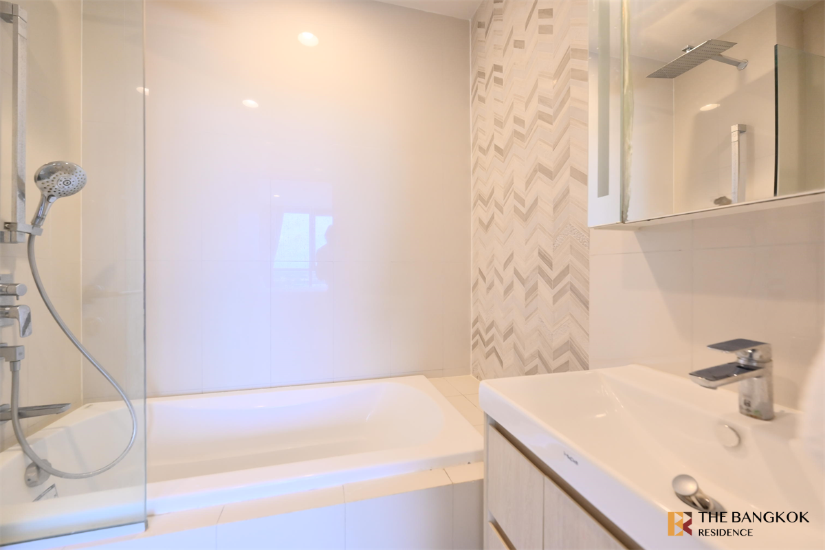 picture Oka Haus Sukhumvit 36 High-potential Location, Not as Expensive as You Think - 6/10