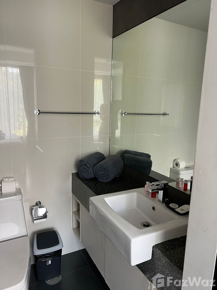picture Immaculate Studio with Quality Fittings and Furniture  1222588 - 11/14