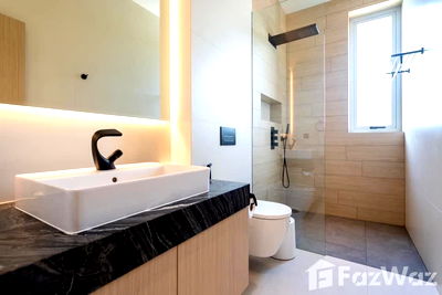 Houses for sale Ra Wai Beach Phuket : 5 Bedroom Villa for sale in Rawai, Phuket  5721231