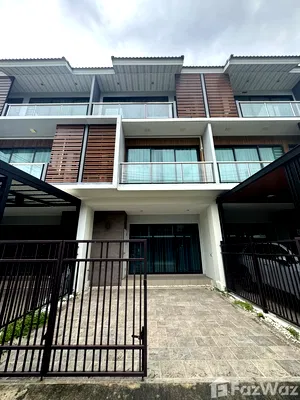 Townhouses for sale Bang Kapi : 3 Bedroom Townhouse for sale at Supalai Essence Ladprao  5700747