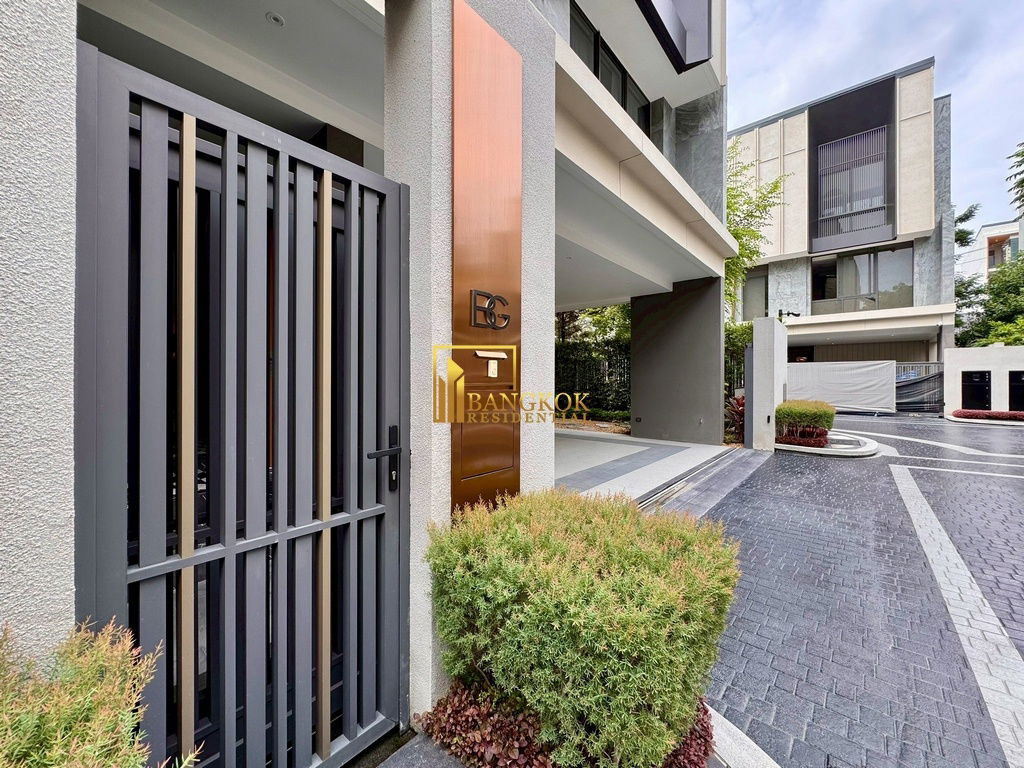 รูป Bugaan Pattanakarn | Elegant 4 Bed House in Pattanakarn Area - BR28255SH - รูปที่ 2/65
