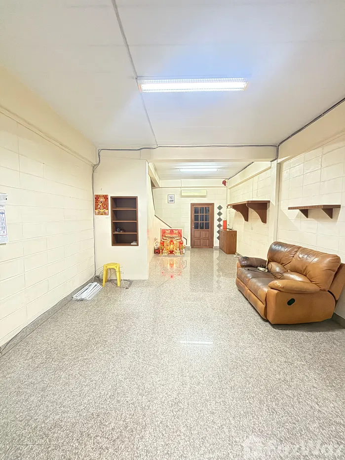 picture 2 Bedroom Townhouse for sale in Khlong Song Ton Nun, Bangkok  5729668 - 1/19