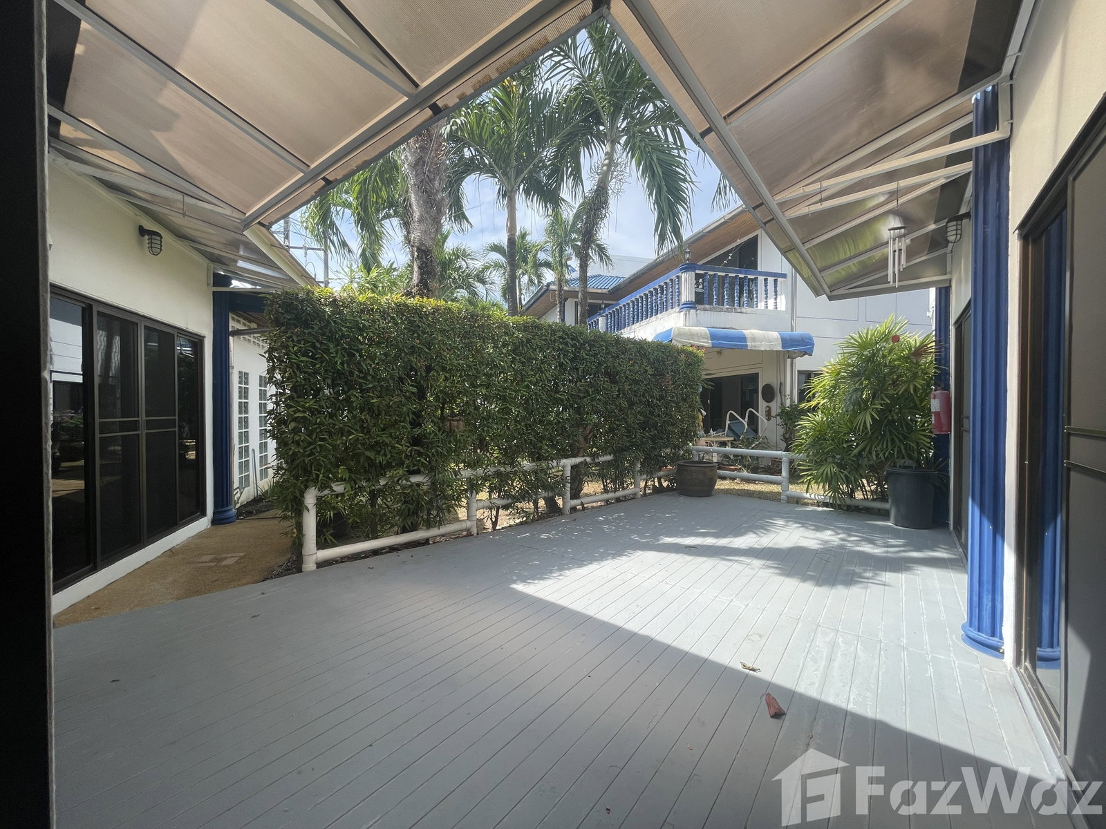 Large Size Affordable House, Just Minutes Walk To Beach 1995679 - image 4