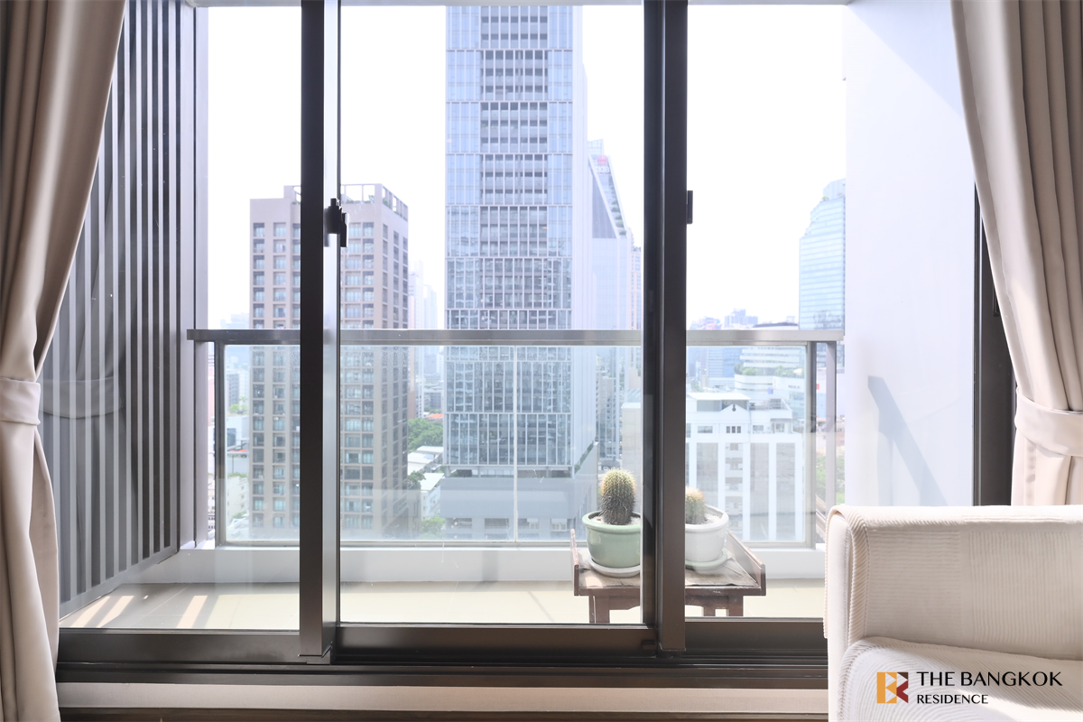 picture Location Near Employment, Surrounded by Lifestyles The Address Sukhumvit 28 near BTS Phrom Phong - 10/10