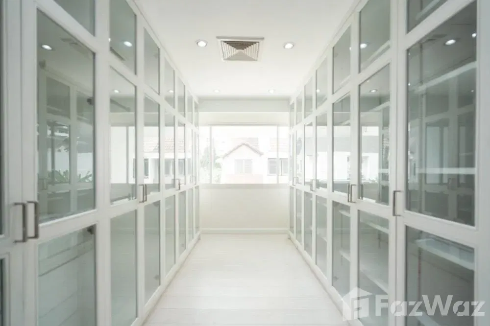 picture 4 Bedroom Townhouse for sale in Khlong Toei Nuea, Bangkok  5605767 - 13/16