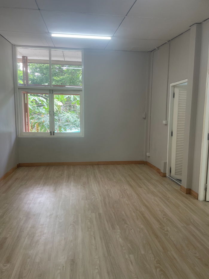 picture (D008) 2-storey house for rent, Sukhumvit 31, behind Prasarnmit Demonstration School, can park 2 cars. - 7/7
