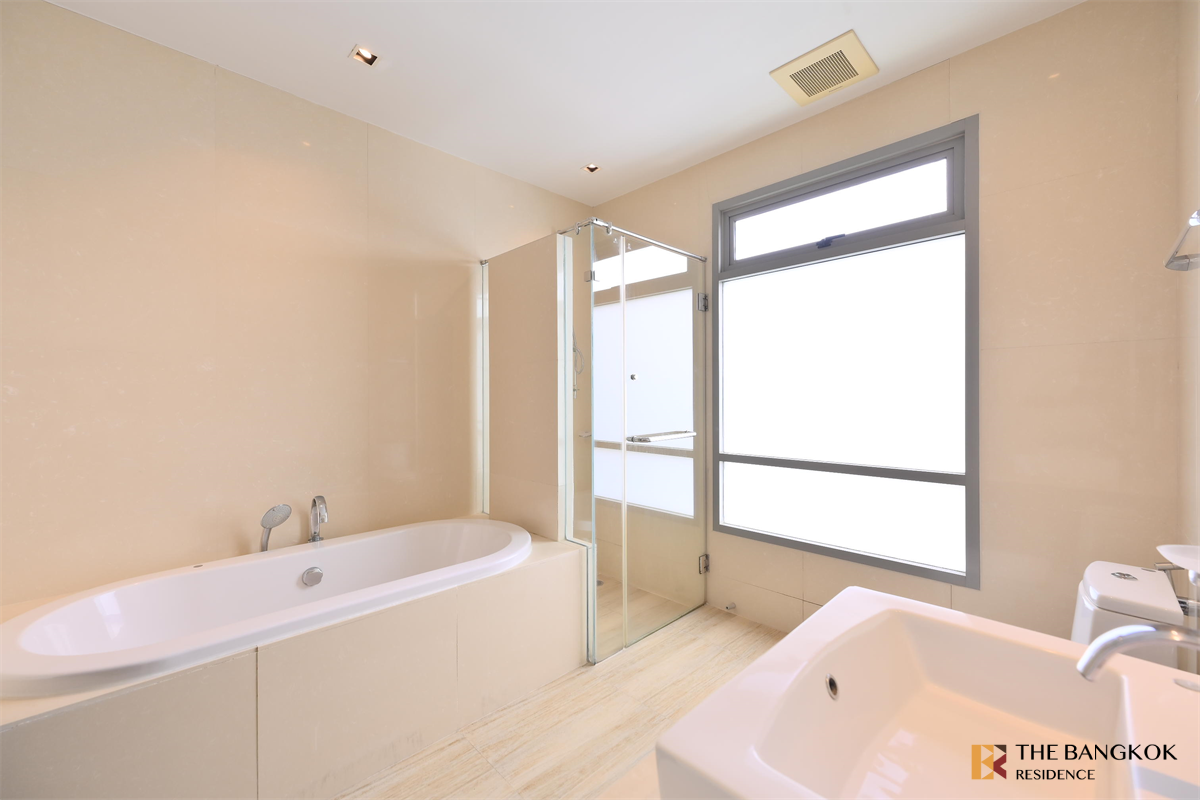 picture Luxurious Design, Elevated Atmosphere The Madison Condominium Sukhumvit 41 near BTS Phrom Phong - 9/10