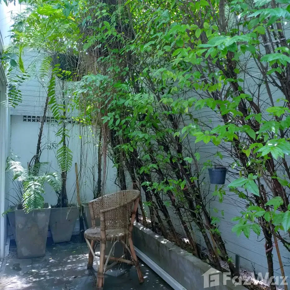 picture 4 Bedroom Townhouse for sale in Phra Khanong Nuea, Bangkok  1014626 - 11/30