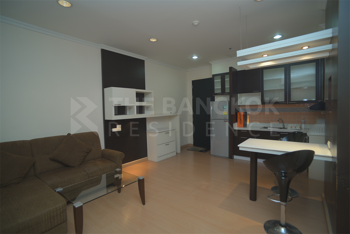 picture Baan Klang Krung Siam Pathumwan Move-in Ready, Just Bring Your Stuff near Airport Rail Link Phaya Thai Station - 1/9