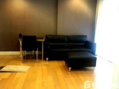 Condos for sale : Quiet location near conveniences of Silom and Sathorn Road 1172410