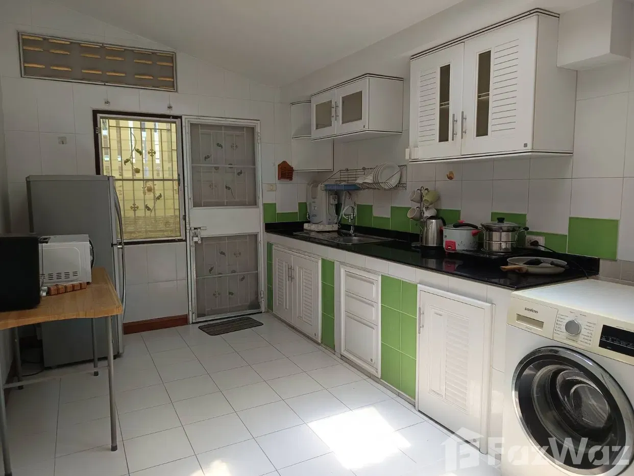 picture 🏡 Charming Townhouse in a Quiet Residential Neighborhood 5672408 - 16/19