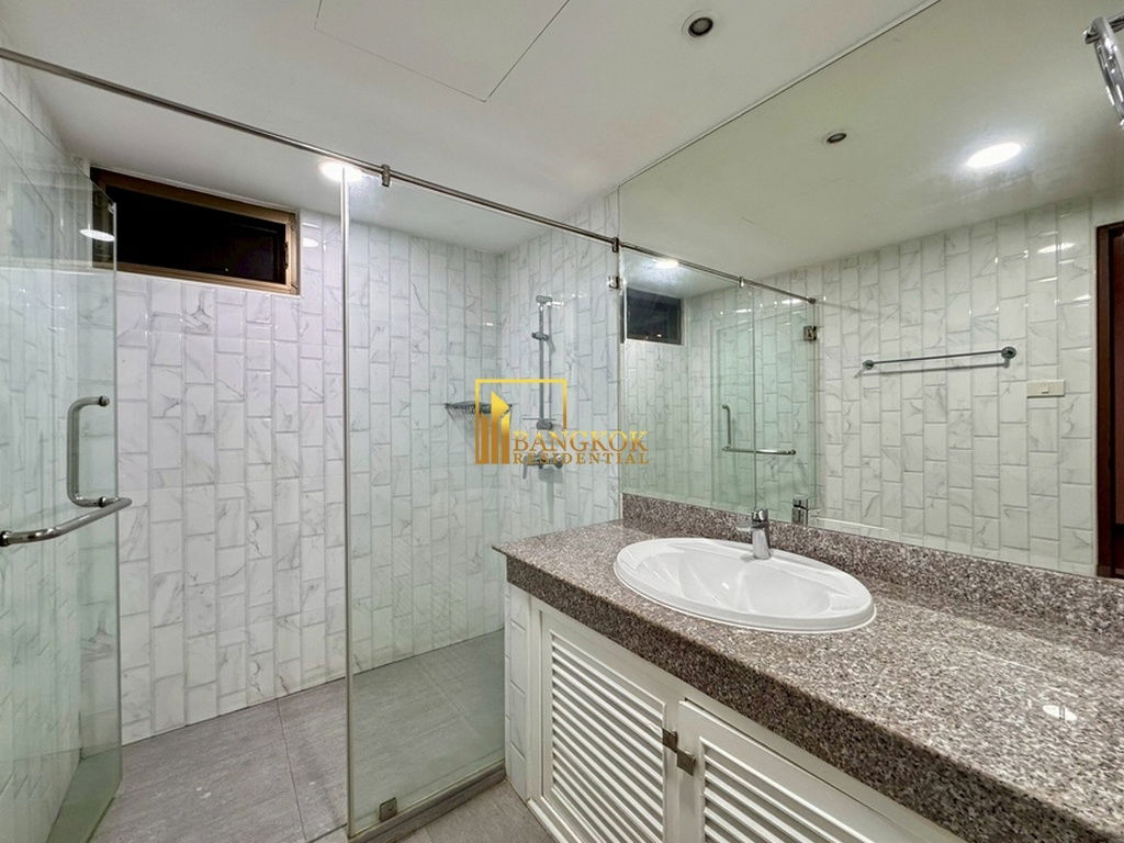 picture Expansive 3 Bedroom Duplex Apartment in Phrom Phong Area - BR21310AP - 33/51