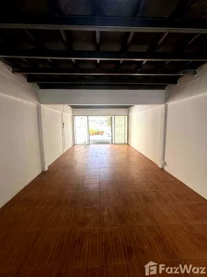 Townhouses for rent BITEC Bang Na : 2 Bedroom Townhouse for rent in Bang Chak, Bangkok  5596607