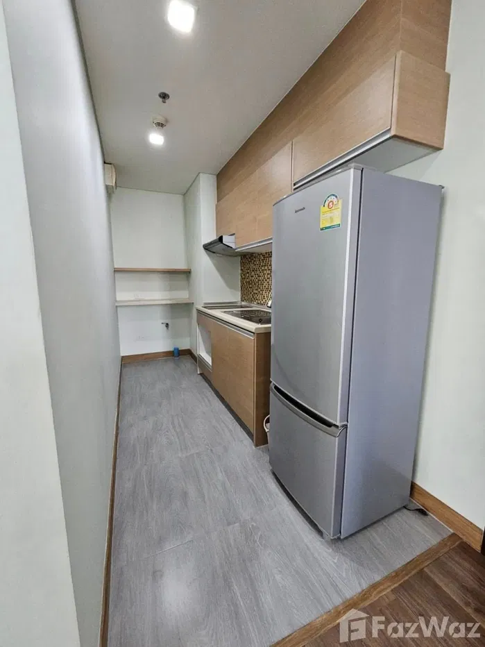 picture 1 bed 1 bath big living room 1904586 - 4/5