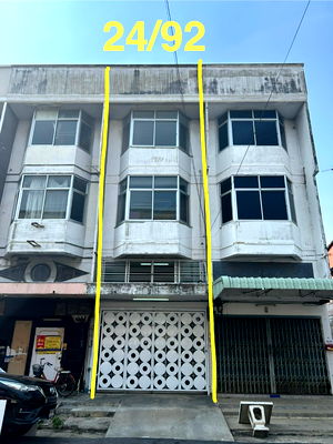 ทาวน์โฮม ถนนสรงประภา : P ขายทาวน์เฮาส์ 3.5 ชั้นหมู่บ้านอยู่เจริญ 16 ตารางวา