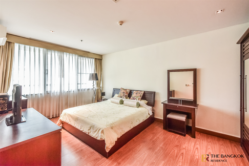 The Lakes near BTS Asok Hurry to book!! Popular rare units