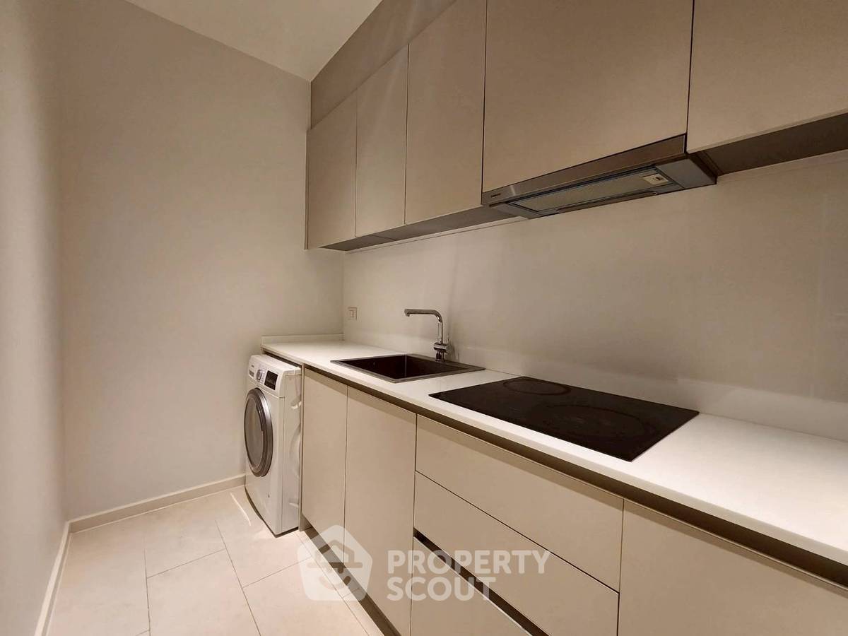 picture 3-BR Condo at Four Seasons Private Residences Bangkok near BTS Saphan Taksin (ID 2314503) - 7/8