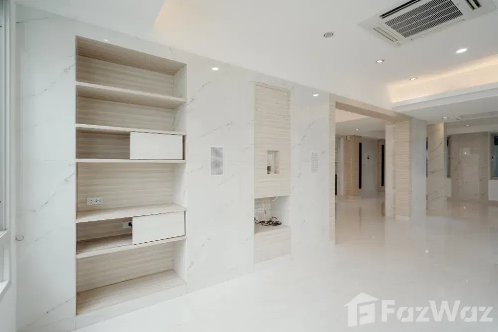 picture 4 Bedroom Townhouse for sale in Khlong Toei Nuea, Bangkok  5605767 - 3/16