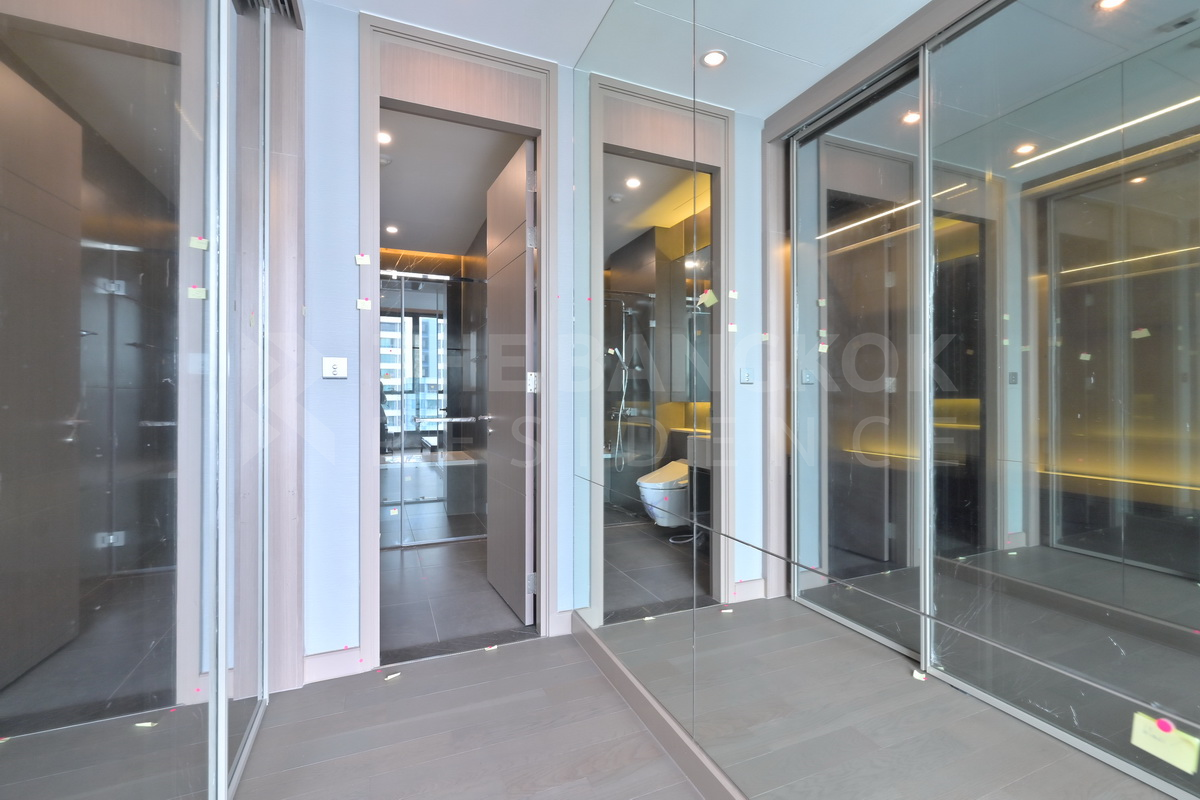 picture THE ESSE at SINGHA COMPLEX near MRT Phetchaburi Station Location Near Employment, Surrounded by Lifestyles - 9/10