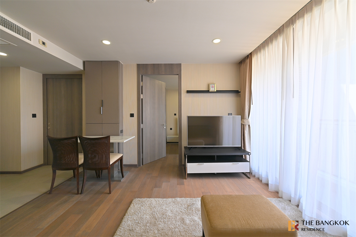 picture Klass Sarasin Rajdamri  Move-in Ready, Just Bring Your Stuff - 3/10
