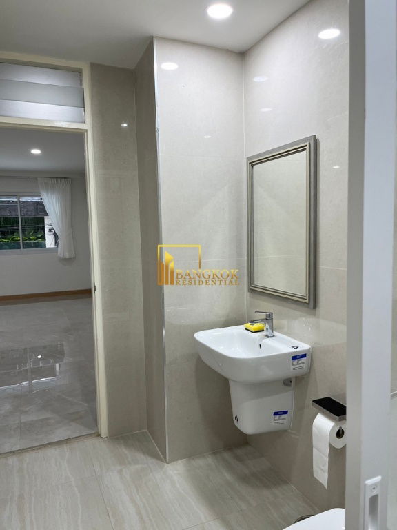 รูป Superb 3 Bedroom Townhouse For Rent in Sukhumvit 11 - BR49060TH - รูปที่ 9/14