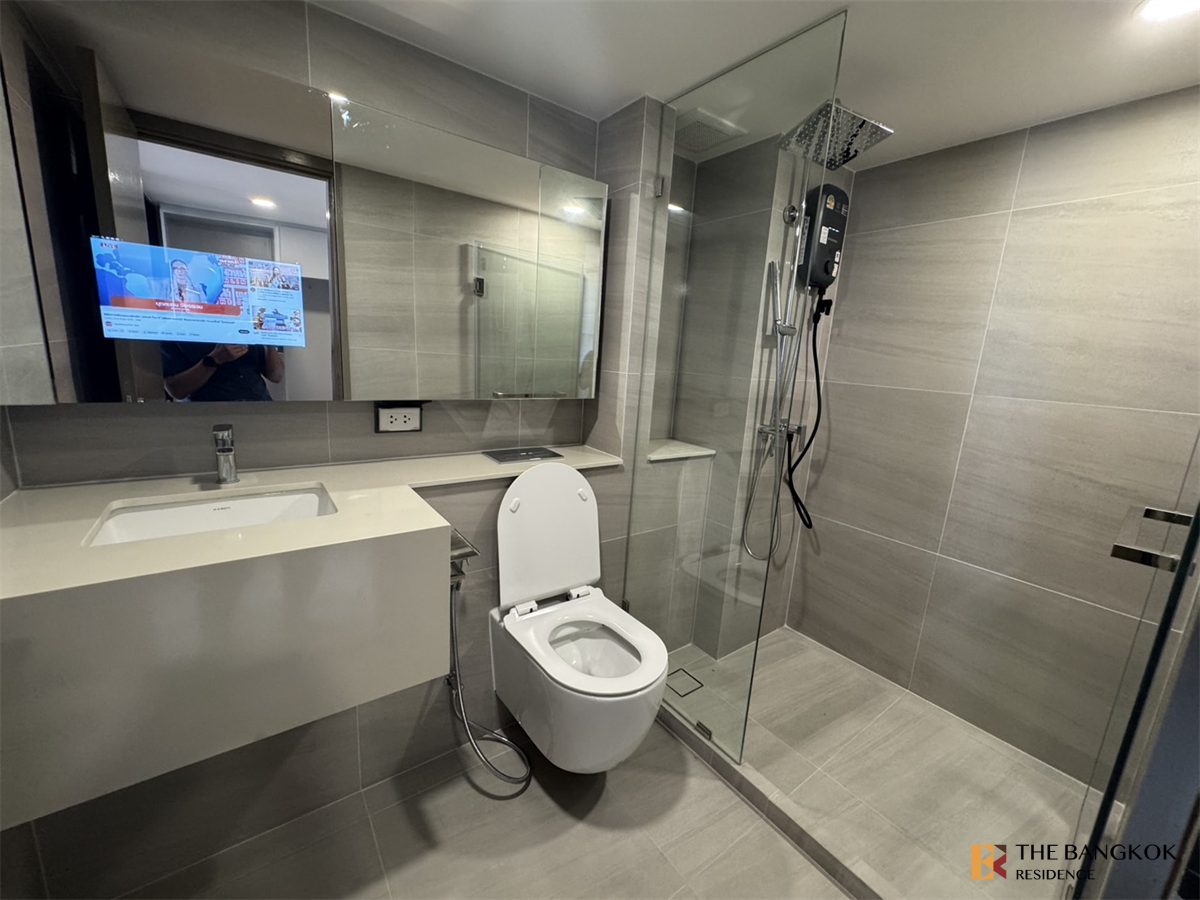 picture KnightsBridge Space Sukhumvit-Rama 4 near BTS Phra Khanong Surrounded by Facilities - 4/10