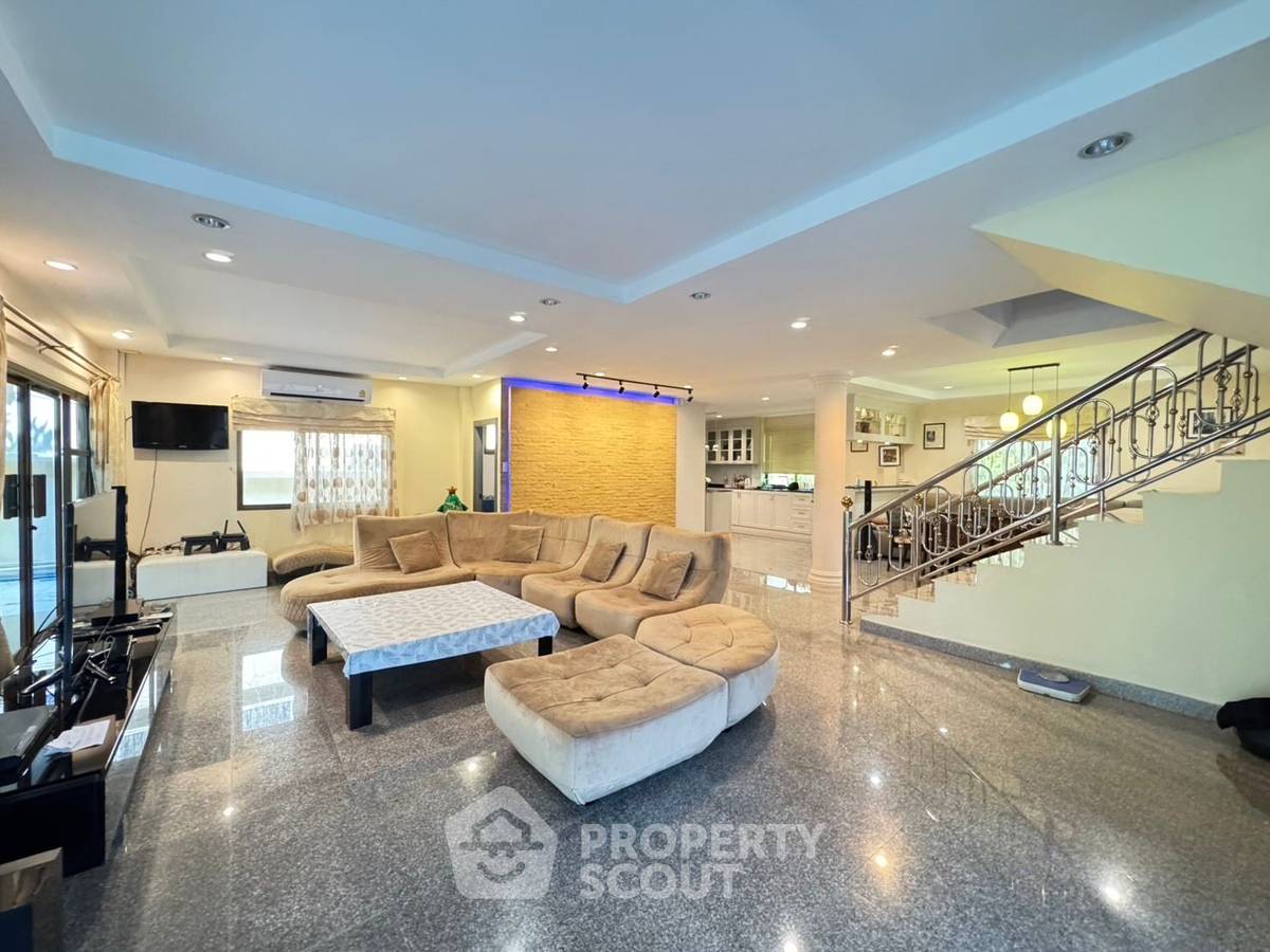 picture 3-BR House at Eakmongkol Village 1 close to Pattaya (ID 2137967) - 2/29