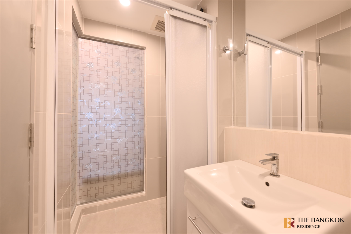 picture Life Ratchadapisek near MRT Huai Khwang Station High-potential Location, Not as Expensive as You Think - 3/10