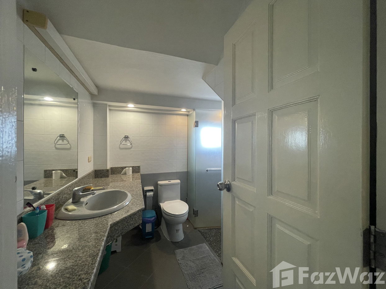 picture Large Size Affordable House, Just Minutes Walk To Beach 1995679 - 10/18