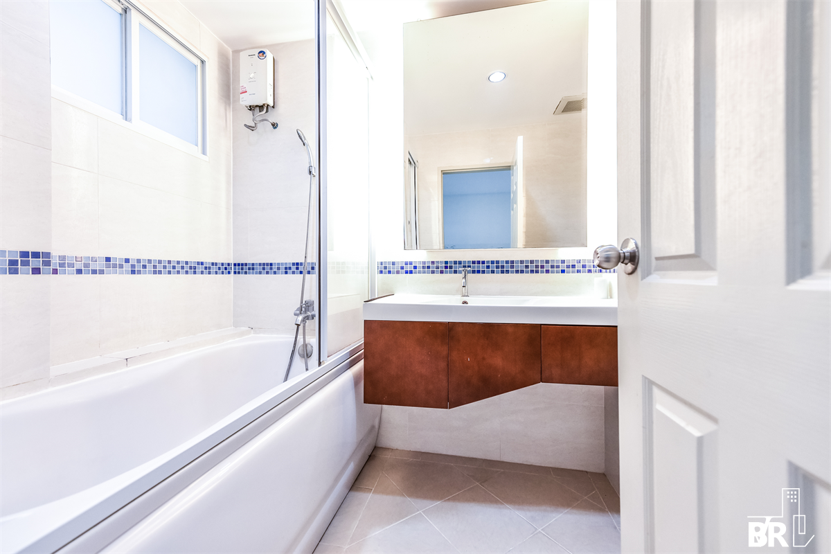 picture Life@Sathorn 10 near BTS Saint Louis Great price, prime location - 6/10