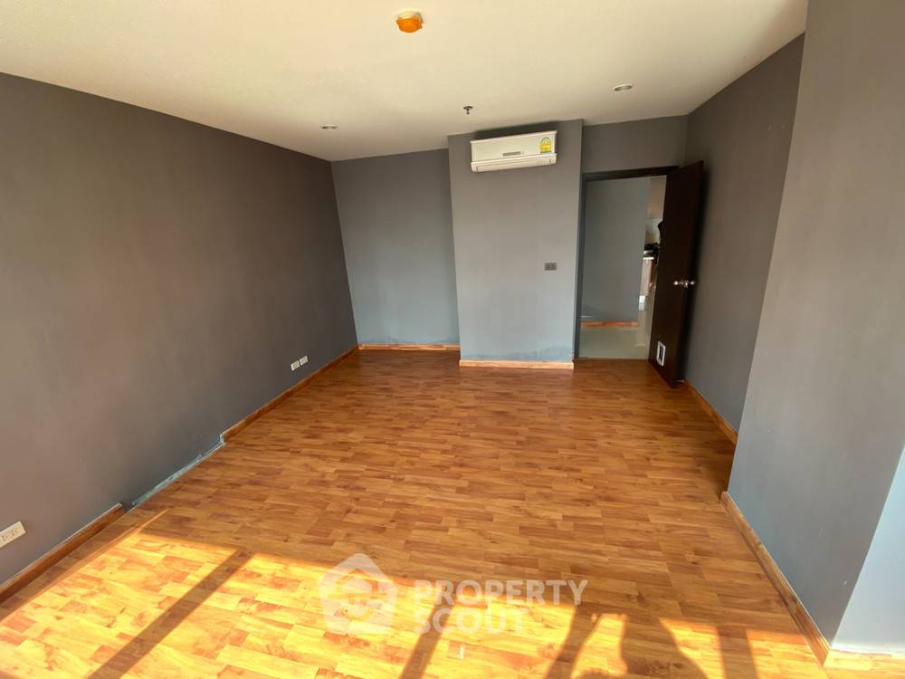 picture 1-BR Condo at The Rajdamri near BTS Ratchadamri (ID 383565) - 11/15