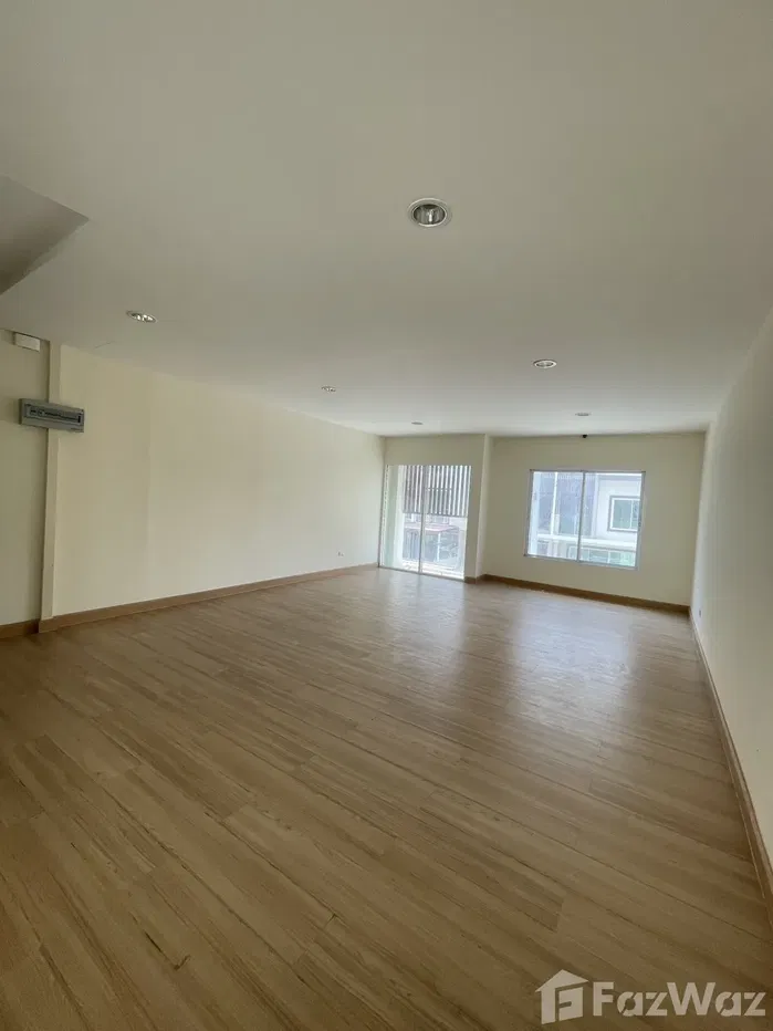 picture 3 Bedroom Townhouse for sale in Lat Krabang, Bangkok 5565251 - 8/19