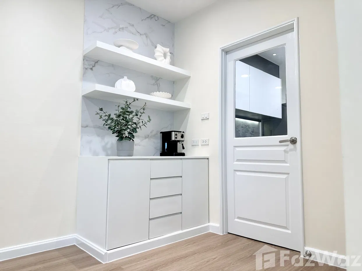 picture Newly Renovated 3 Bed Condo in Langsuan 2008467 - 19/19