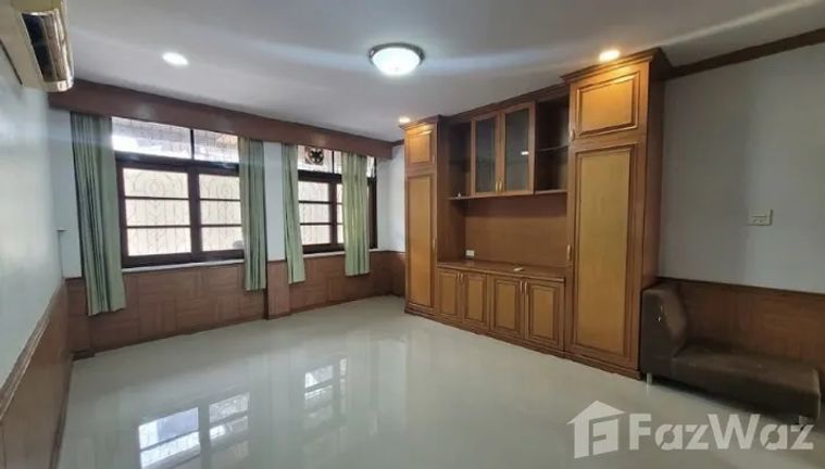 ให้เช่าบ้านเดี่ยว 4 ห้องนอน 300 ตร.ม. 110 ตร.ว. เขตคลองสาน